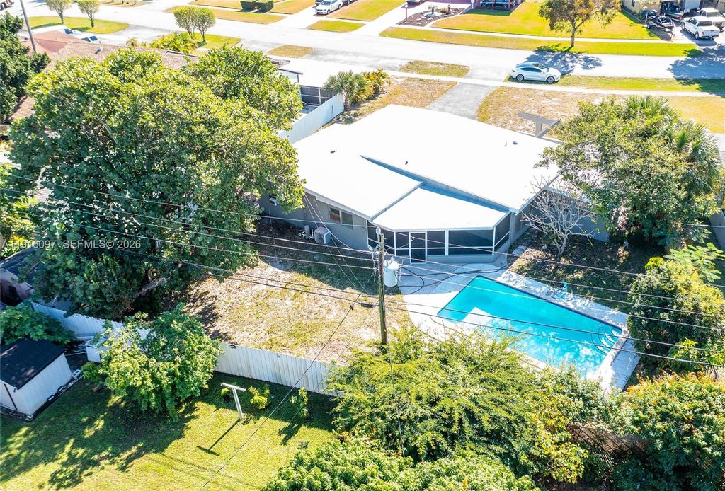 Photo of 429 W Evanston Cir, Fort Lauderdale, FL 33312 (MLS # A11916097)
