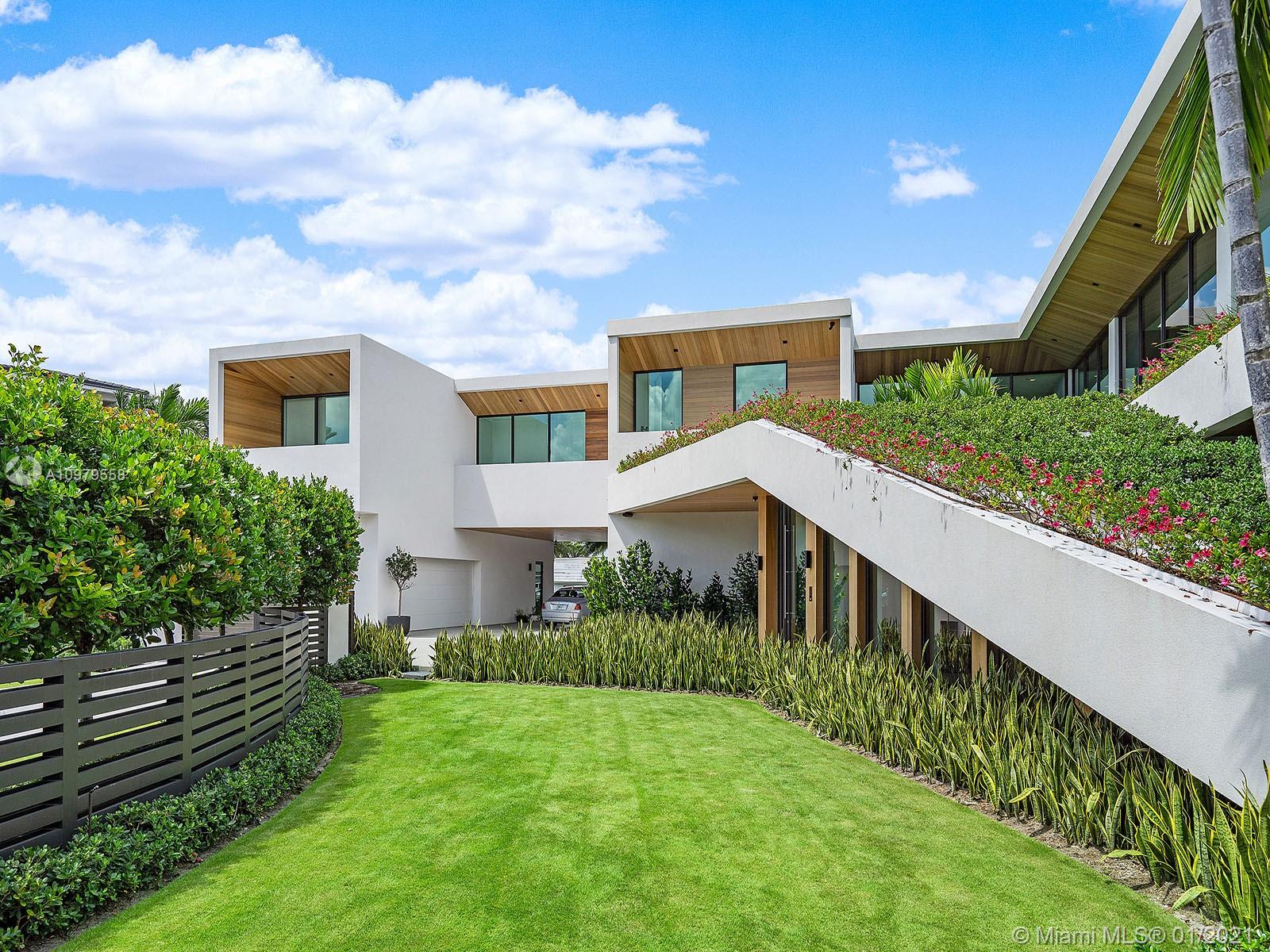 SUN AND SURF CLUB COMMUNI - Residential