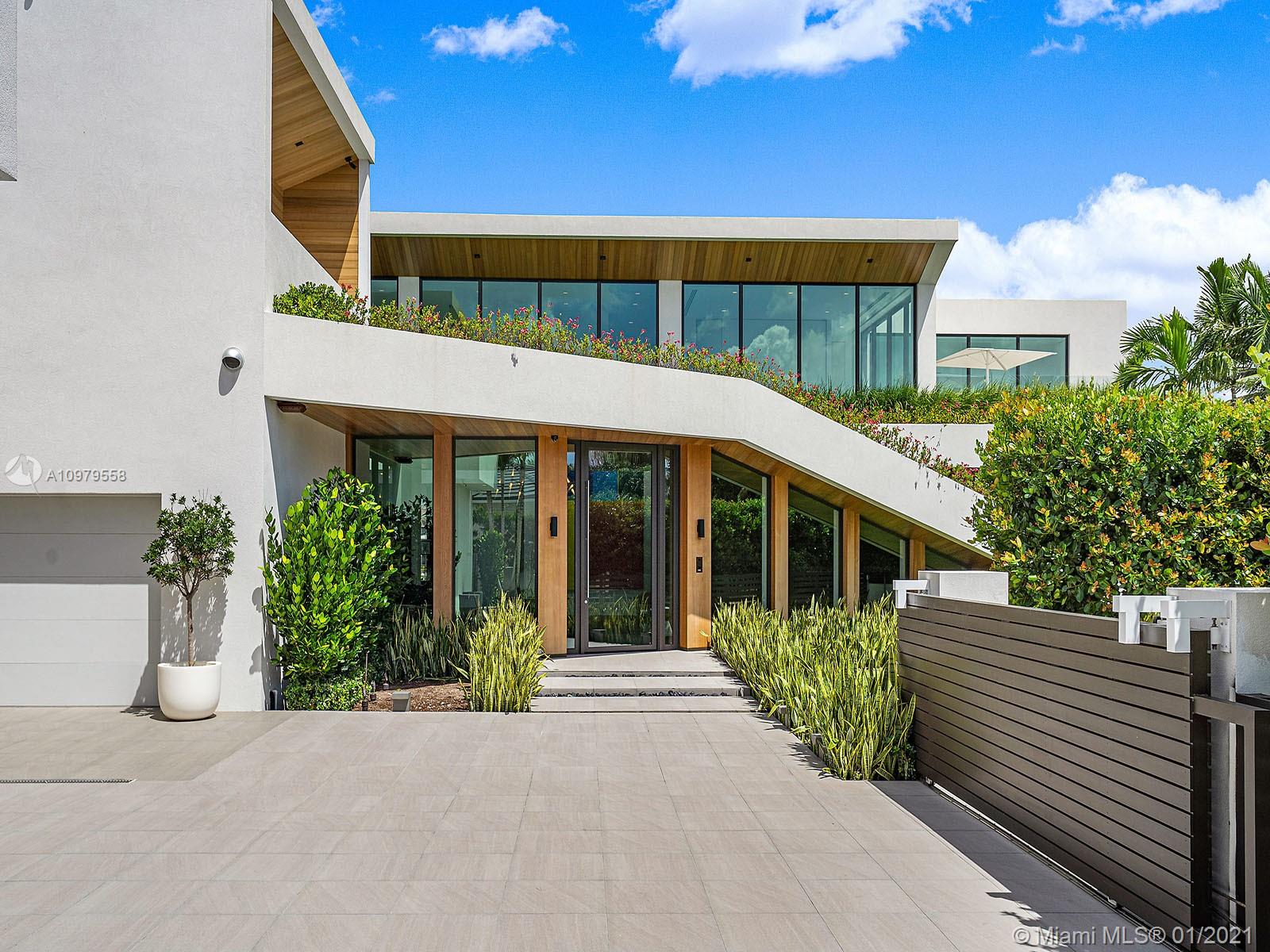 SUN AND SURF CLUB COMMUNI - Residential