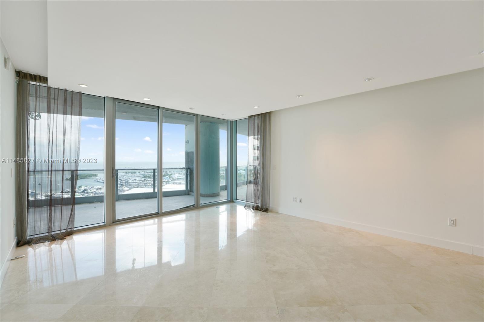 GROVENOR HOUSE - Residential