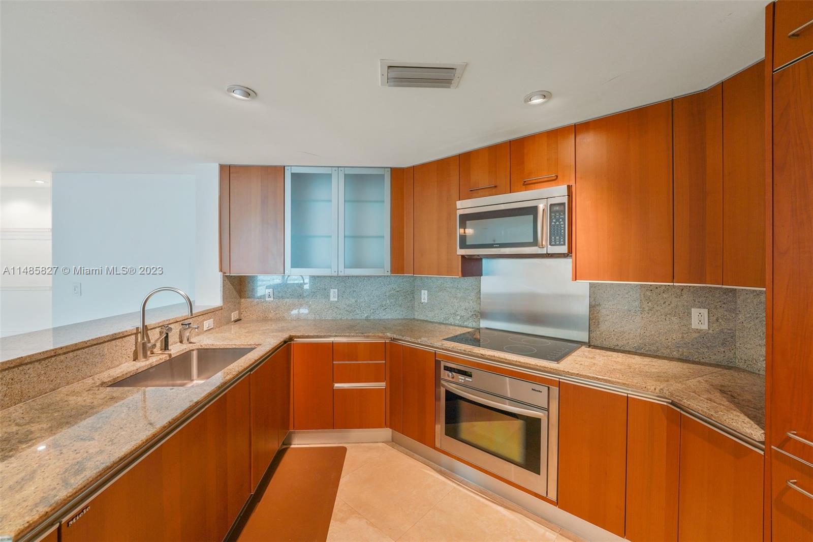 GROVENOR HOUSE - Residential