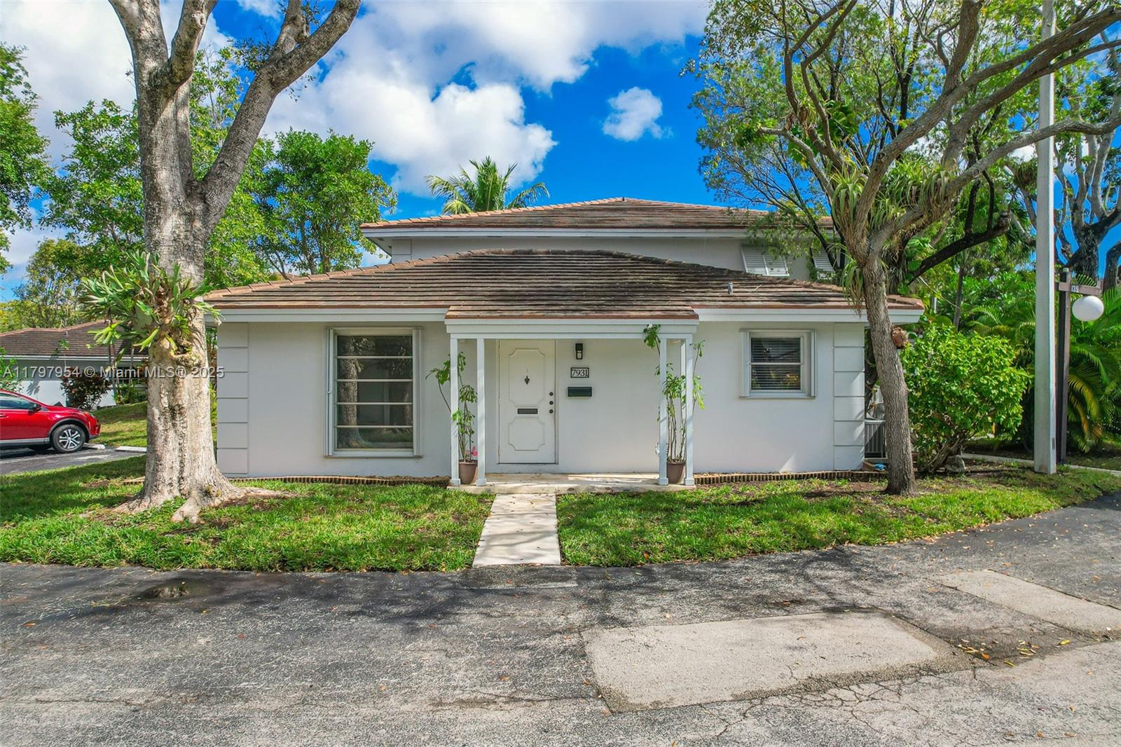7931 Camino Cir A-11, Miami, Broward County, Florida - 2 Bedrooms  
1 Bathrooms - 