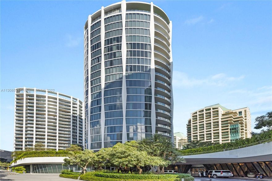 Fully furnished Lower Penthouse with amazing views of Biscayne Bay. Three bedrooms 3.5 bathroom plus family room, furnished by Artefacto, this condo leaves nothing to be desired, large living room area and dinning room welcomes you home every time you enter this palace in the sky with 12 foot ceilings, private elevators and service elevators. Two assigned parking spot and also a storage,  The views of Biscayne Bay as well as the Sunset views of the city at night can not be describe as it is jaw dropping when you actually experience it in person.
5 Acres w/80,000 SQFt of lush green space, and 50,000 SQFt of amenities. Four Swimming Pools, 3 BBQ areas, Large Fitness Gym, full service spa, 28 seat screening room, large green picnic areas. Boaters, private & public marinas across the street.