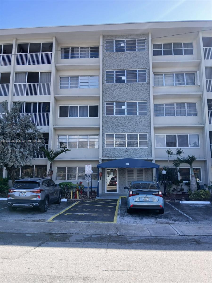 Property for Sale at 330 Se 2nd St 202F, Hallandale Beach, Broward County, Florida - Bedrooms: 1 
Bathrooms: 1  - $129,000