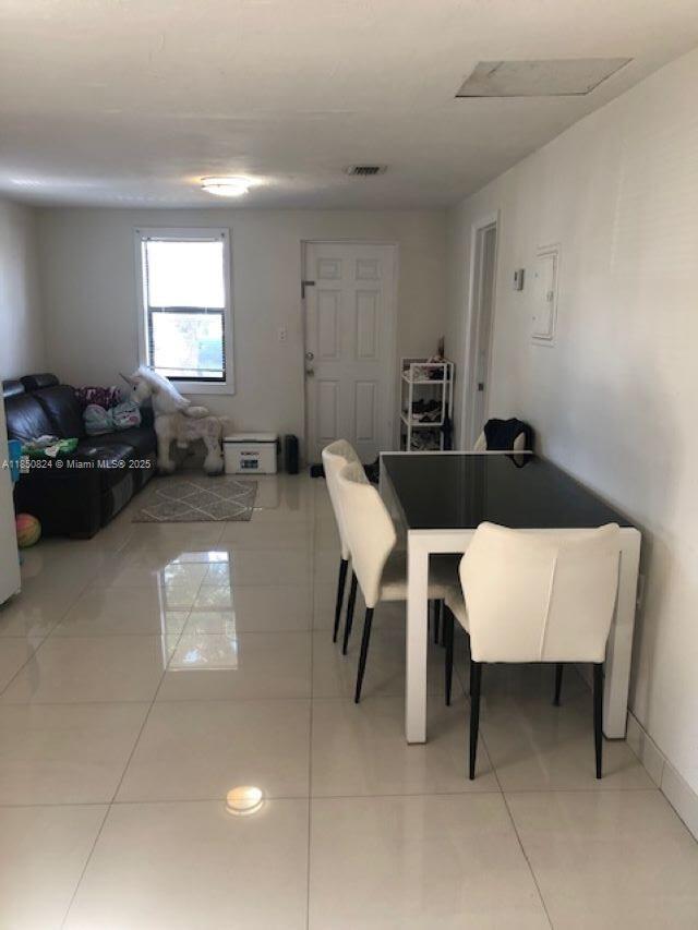 HOLLYWOOD PARK - Residential Lease