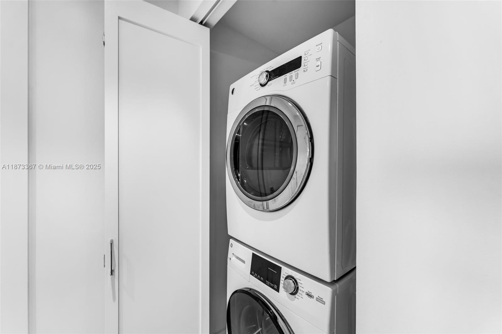 THE GRAND VENETIAN CONDO - Residential