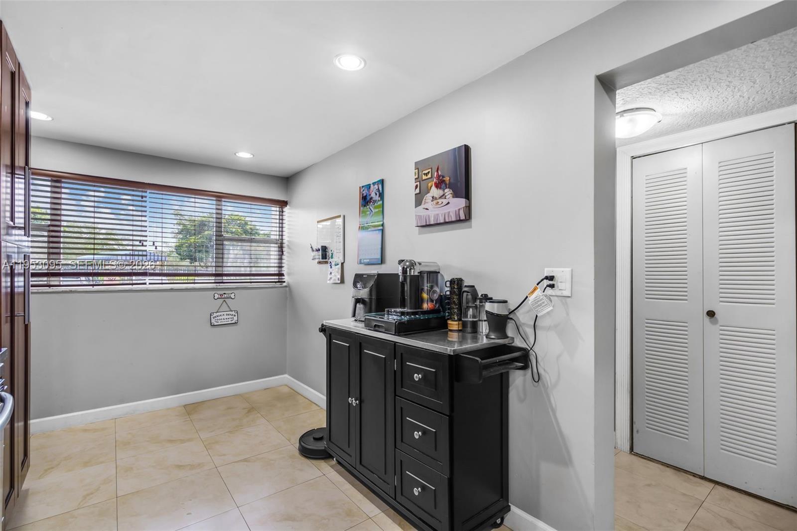 SANDS POINT CONDOMINIUM V - Residential