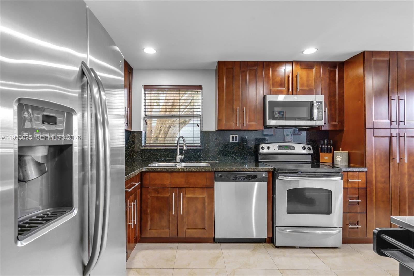 SANDS POINT CONDOMINIUM V - Residential