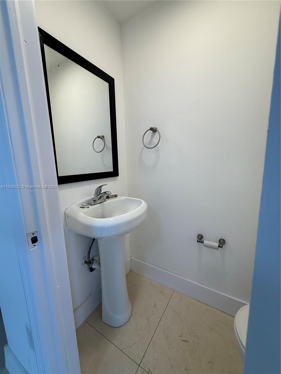 TAMIAMI GARDENS - Residential Lease