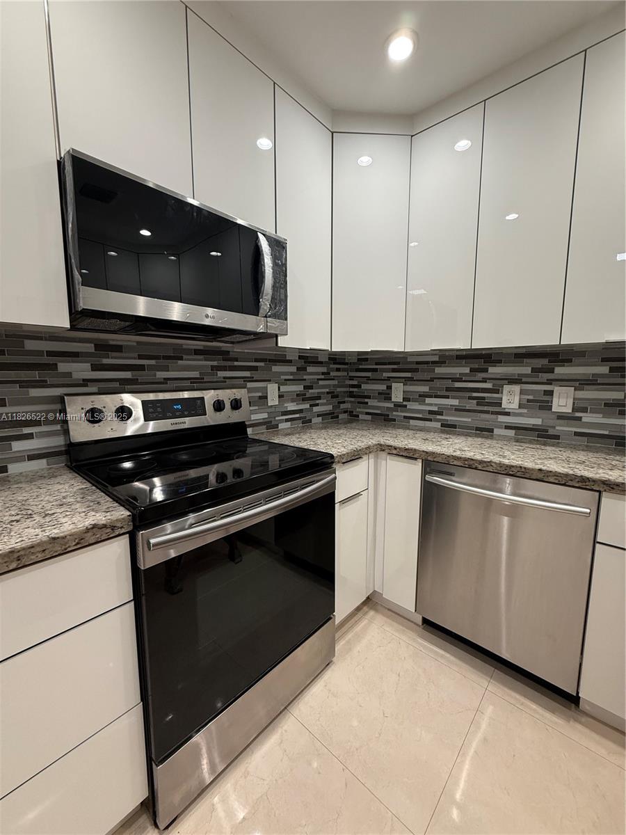 TAMIAMI GARDENS - Residential Lease