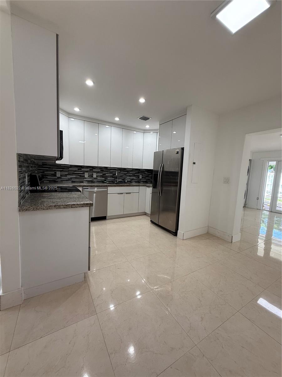 TAMIAMI GARDENS - Residential Lease