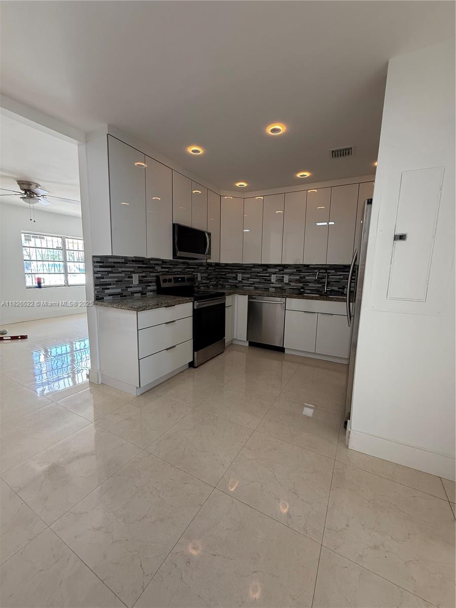 TAMIAMI GARDENS - Residential Lease