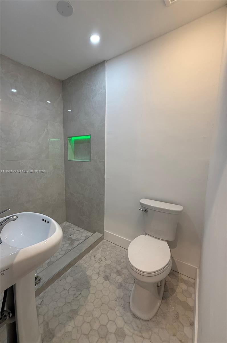 TAMIAMI GARDENS - Residential Lease