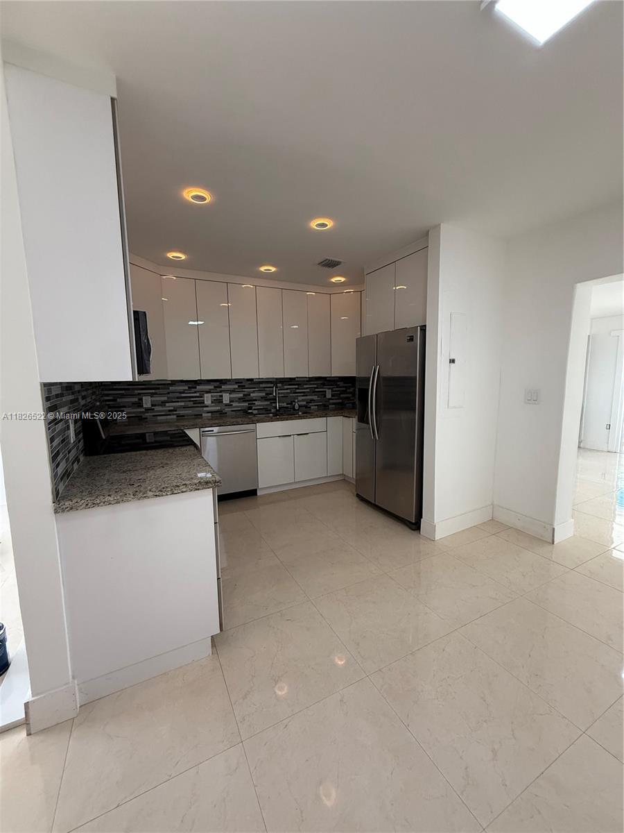 TAMIAMI GARDENS - Residential Lease