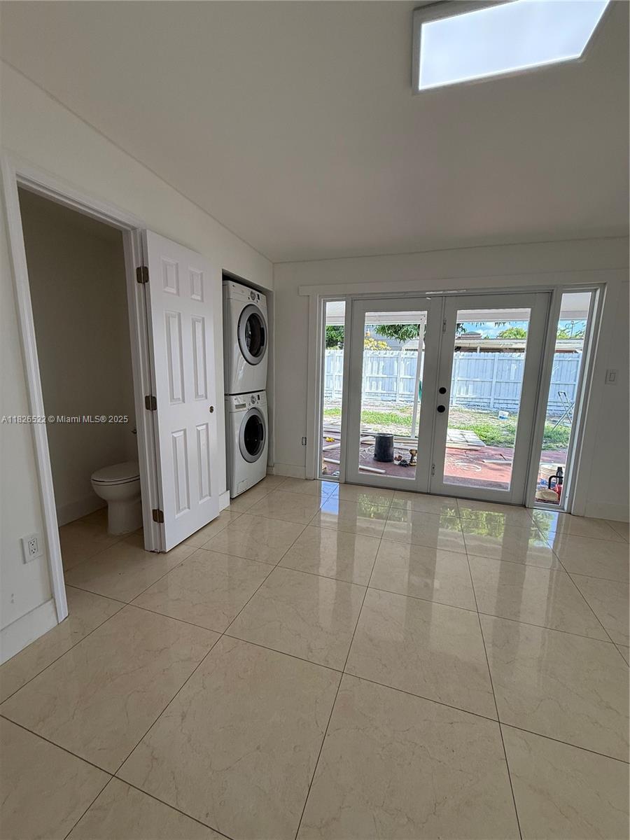 TAMIAMI GARDENS - Residential Lease