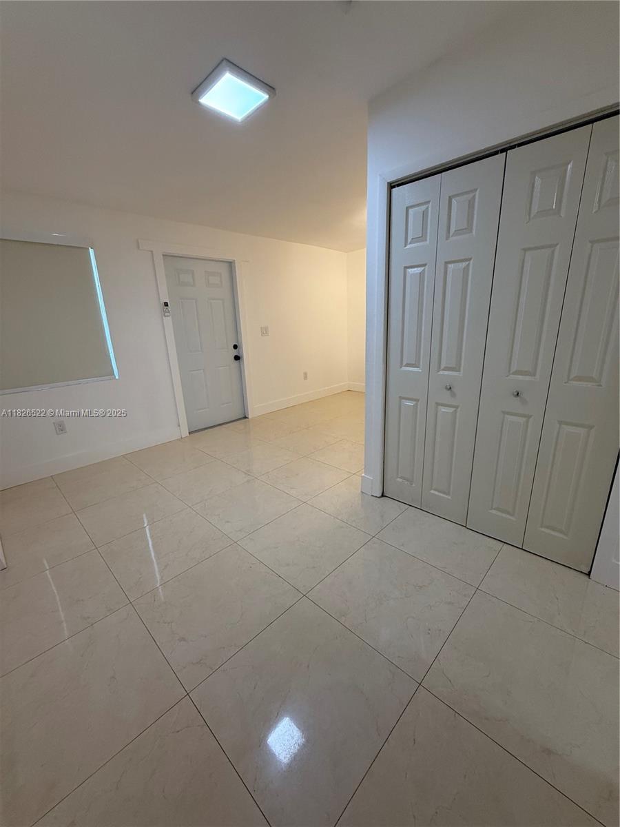 TAMIAMI GARDENS - Residential Lease