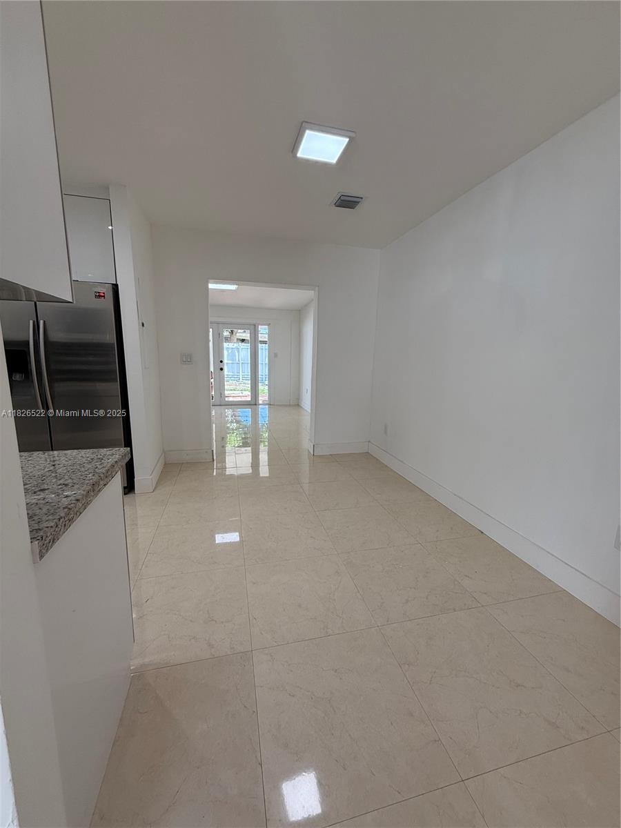 TAMIAMI GARDENS - Residential Lease