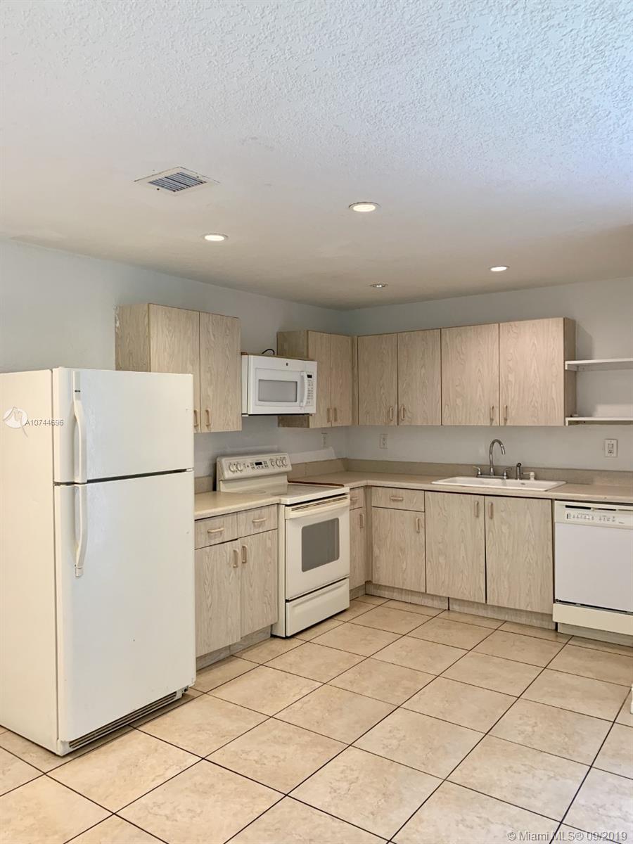 BLUE LAKE TOWNHOUSES COND - Residential Lease