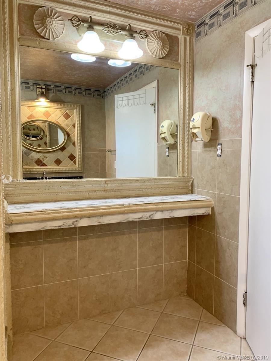 BLUE LAKE TOWNHOUSES COND - Residential Lease