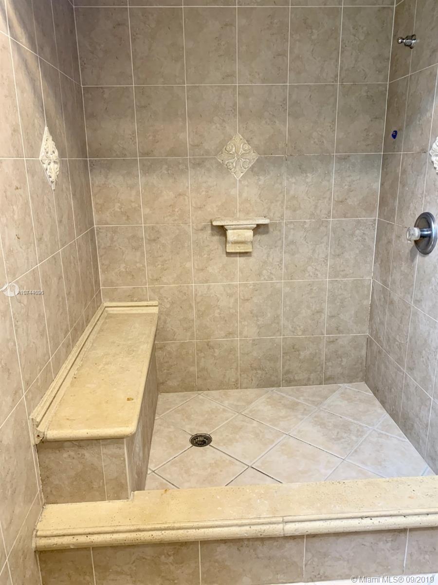 BLUE LAKE TOWNHOUSES COND - Residential Lease