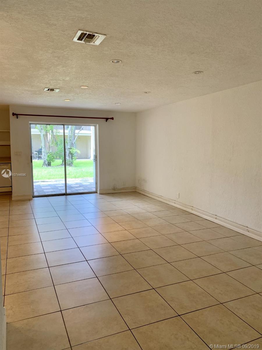 BLUE LAKE TOWNHOUSES COND - Residential Lease