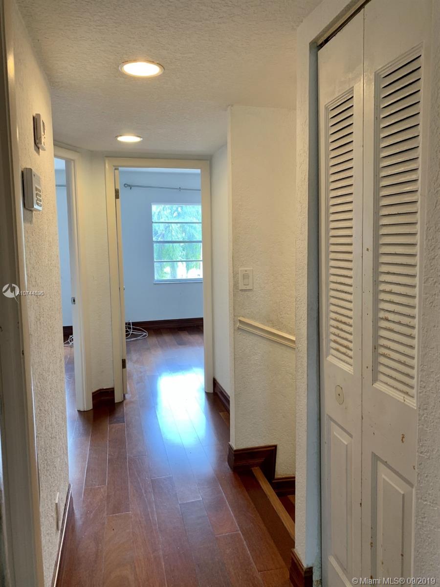 BLUE LAKE TOWNHOUSES COND - Residential Lease