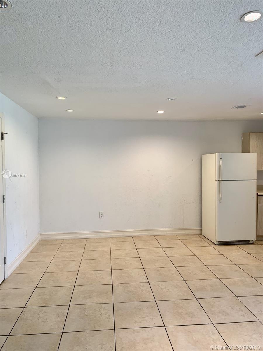 BLUE LAKE TOWNHOUSES COND - Residential Lease