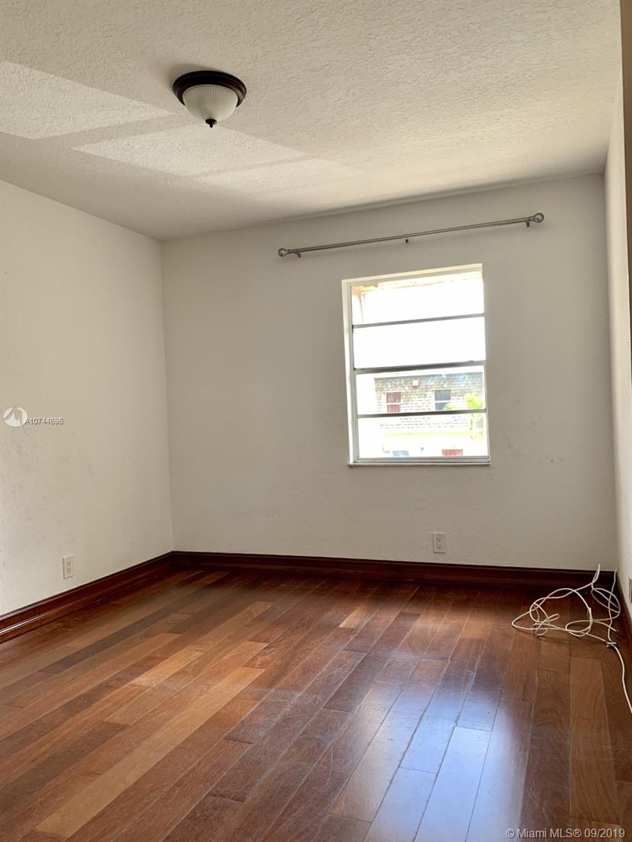 BLUE LAKE TOWNHOUSES COND - Residential Lease