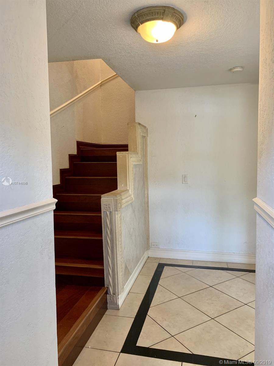 BLUE LAKE TOWNHOUSES COND - Residential Lease