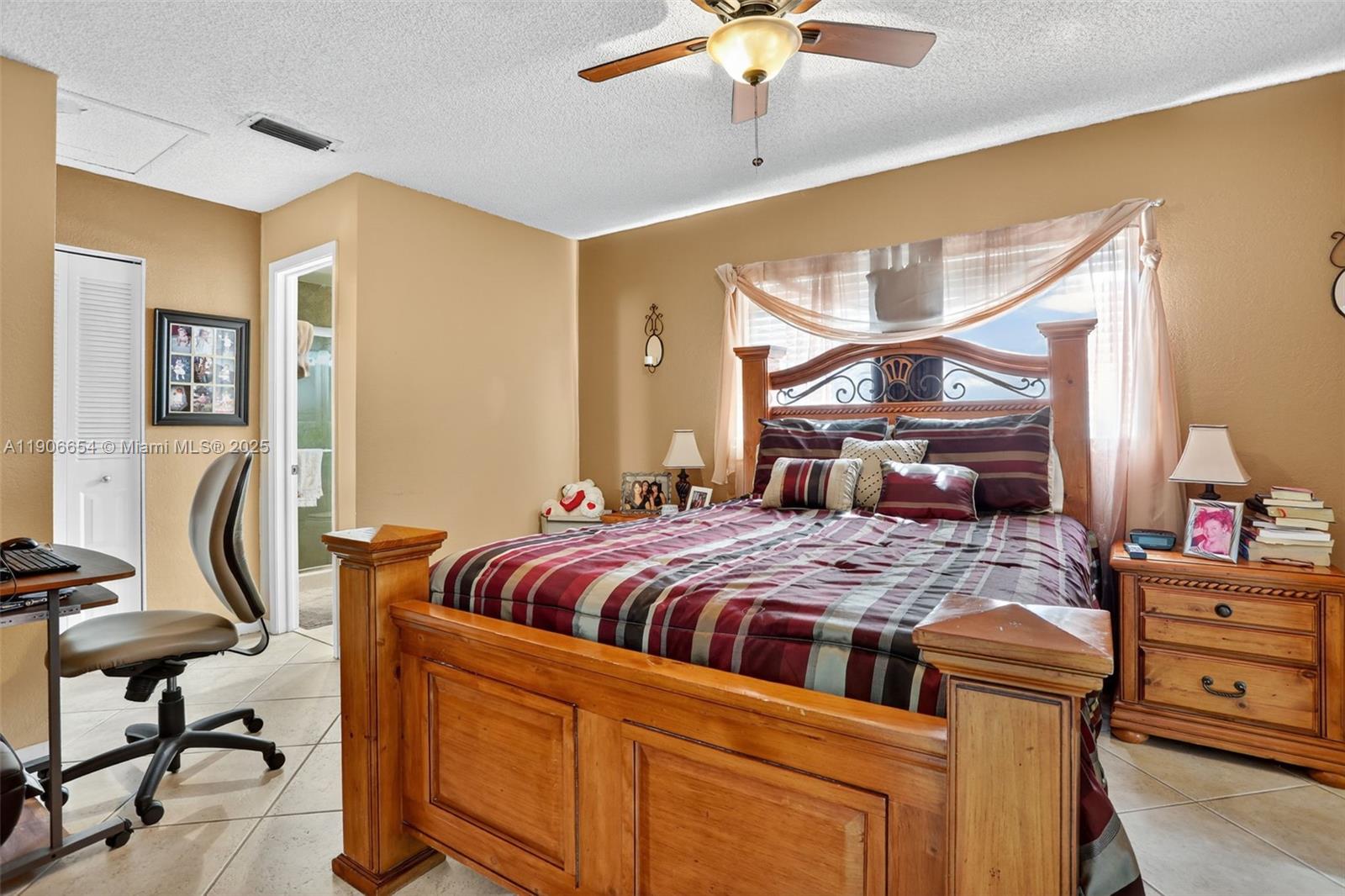 CRYSTAL LAKE 4TH SEC - Residential