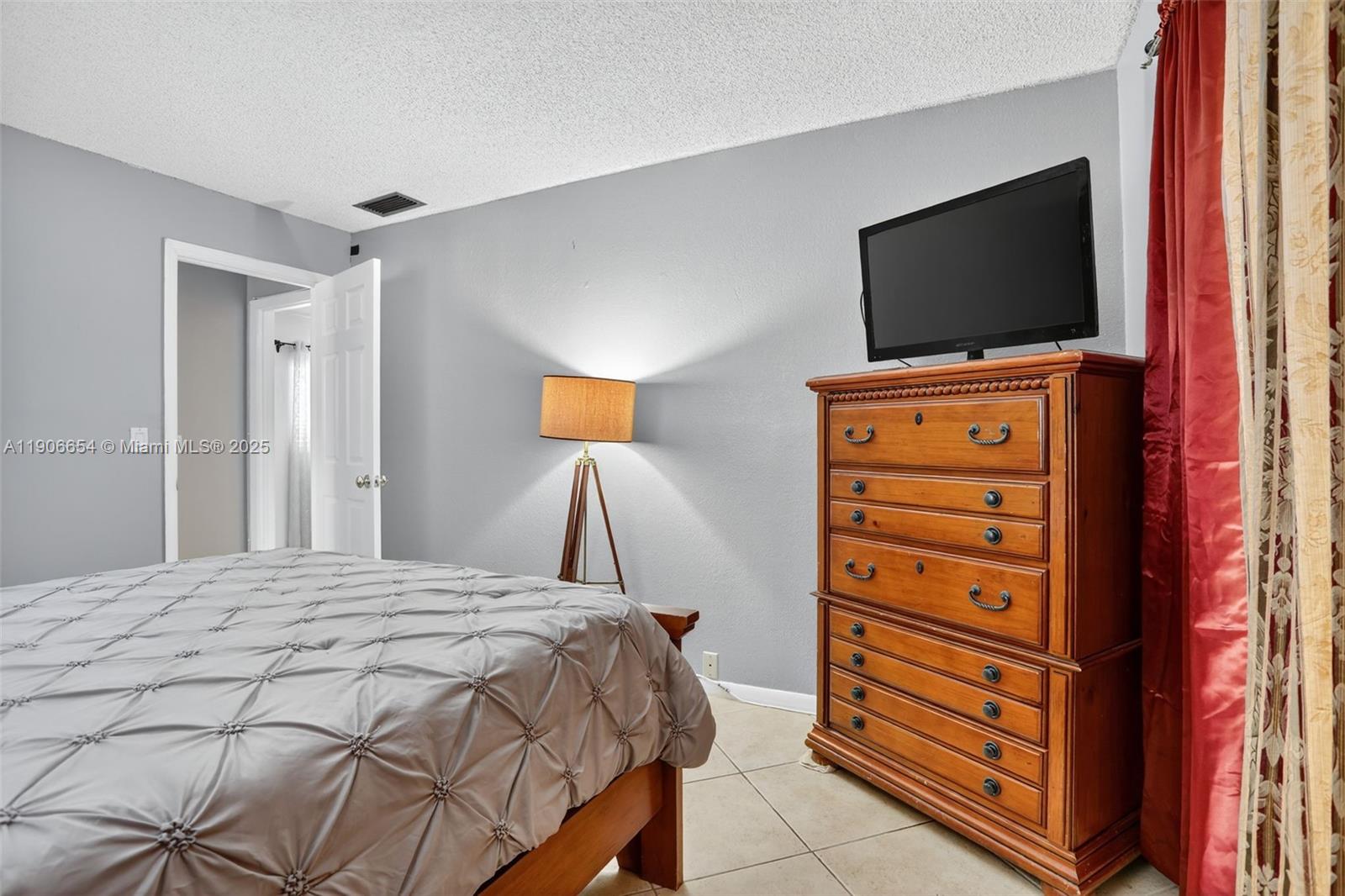 CRYSTAL LAKE 4TH SEC - Residential