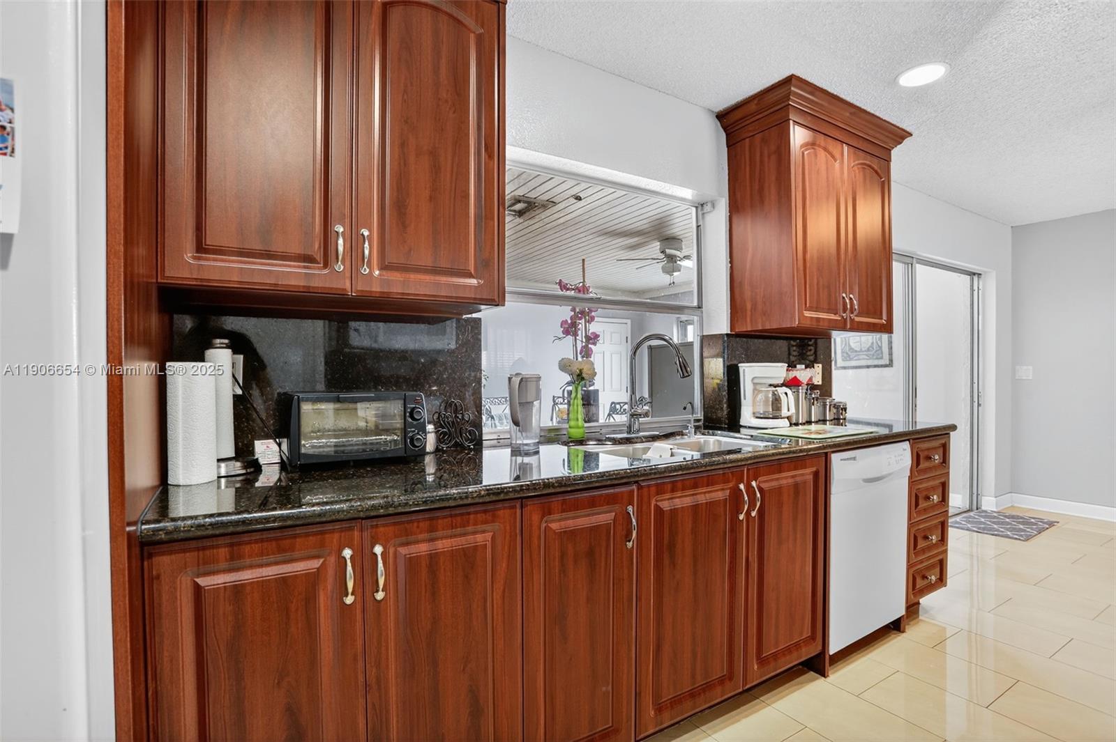 CRYSTAL LAKE 4TH SEC - Residential