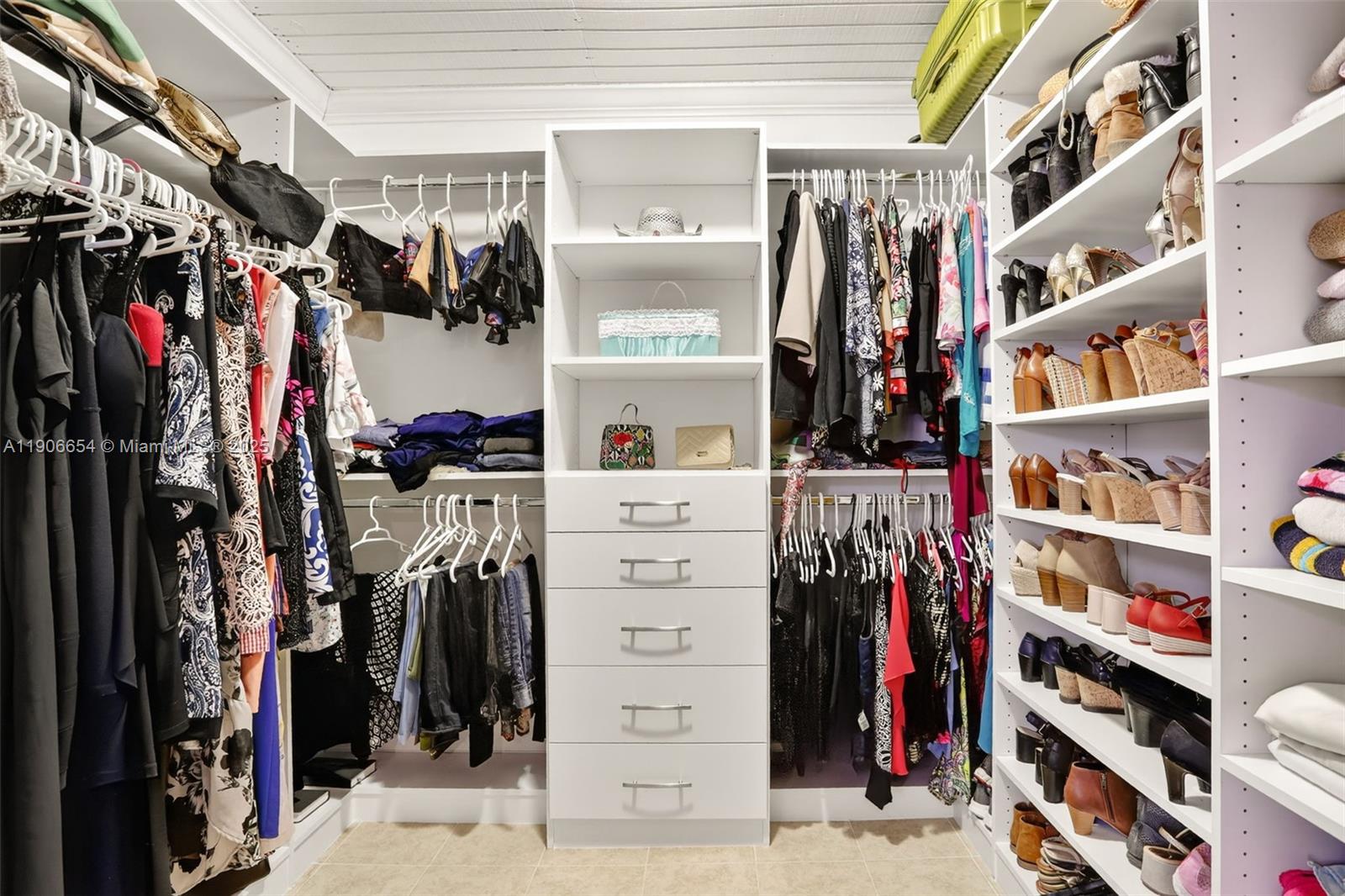 CRYSTAL LAKE 4TH SEC - Residential