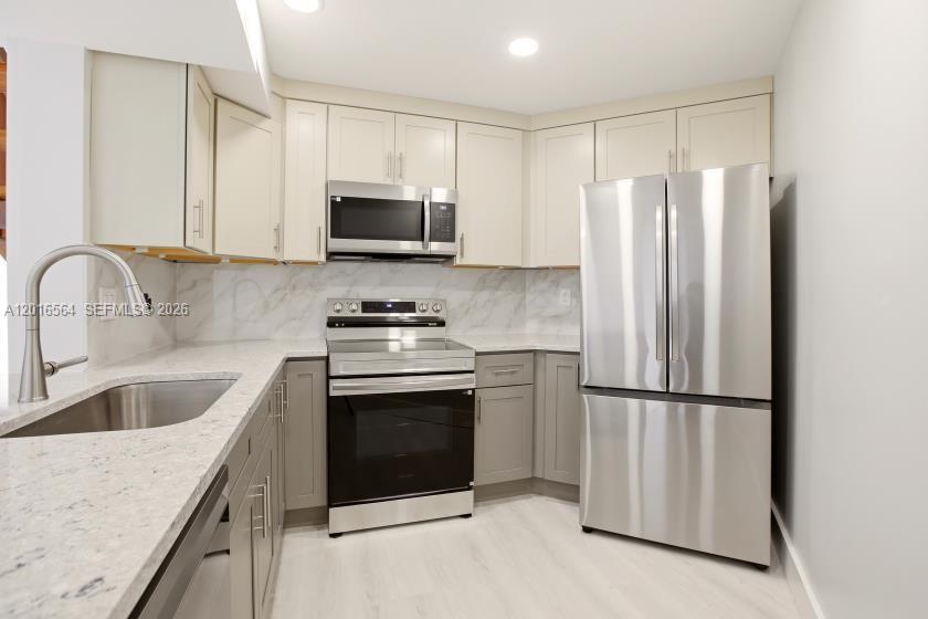 BLEAU FONTAINE CONDO #3 - Residential Lease