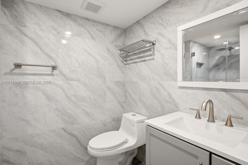 BLEAU FONTAINE CONDO #3 - Residential Lease