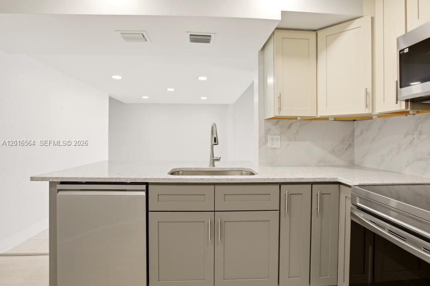 BLEAU FONTAINE CONDO #3 - Residential Lease