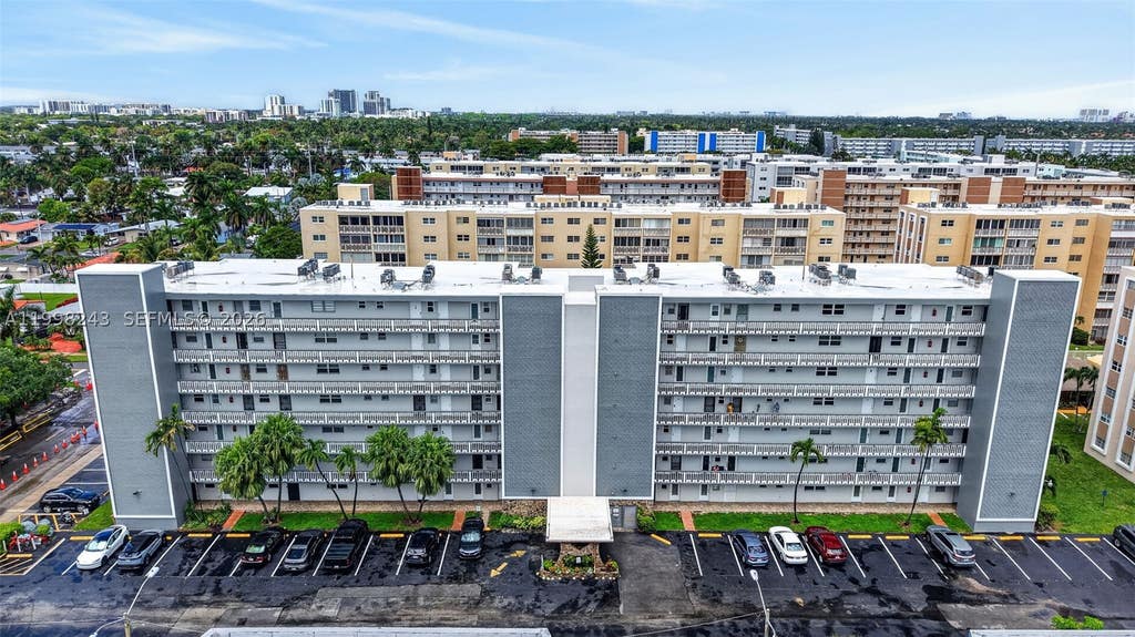 Photo of 420 NE 12th Ave #202, Hallandale Beach, FL 33009 (MLS # A11998243)