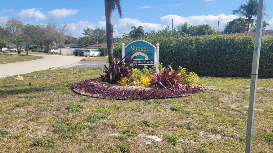 Build your dream or investment home on a huge lot. 8,939 Sq feet. New homes in this area range from $900K-$1.5 Million. Call for more info.