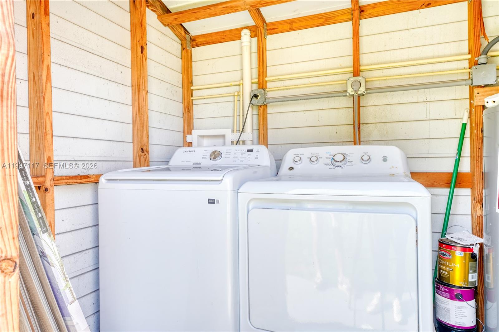 PINE HIGHLANDS - Residential