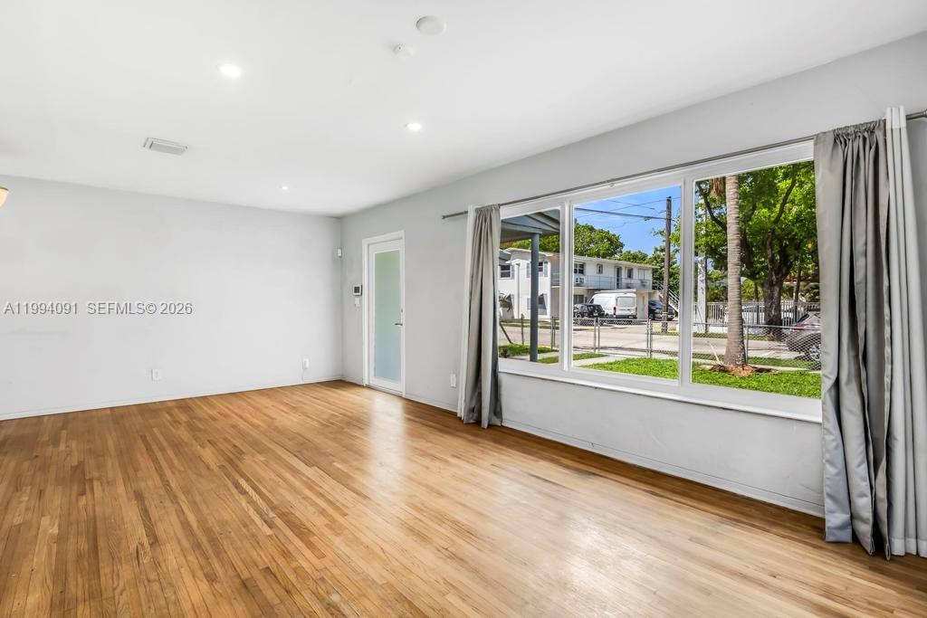 HOLLYWOOD - Residential