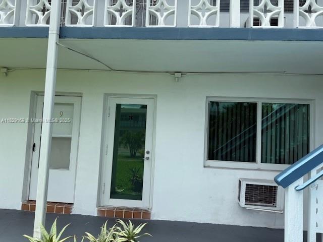 Spectacular 1/1 Condo with Lagoon view - Only $160K!
Why rent when you can own this light, bright, and spacious 1 bedroom, 1 bath unit in a desirable 55+ community?
Freshly painted and move in ready, central AC, new appliances, gas and water heater included in maintenance. Low HOA: only $290 monthly.
Just minutes from the Hard Rock Casino and easy access to public transportation.
Done miss his opportunity - schedule your showing today!