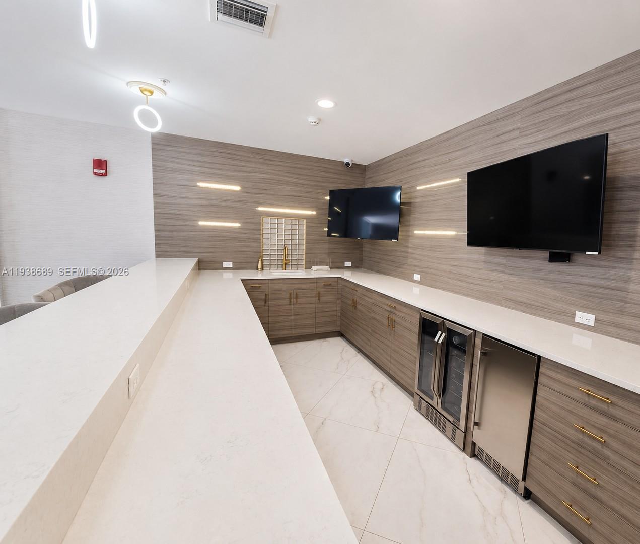 CORNICHE CONDO - Residential