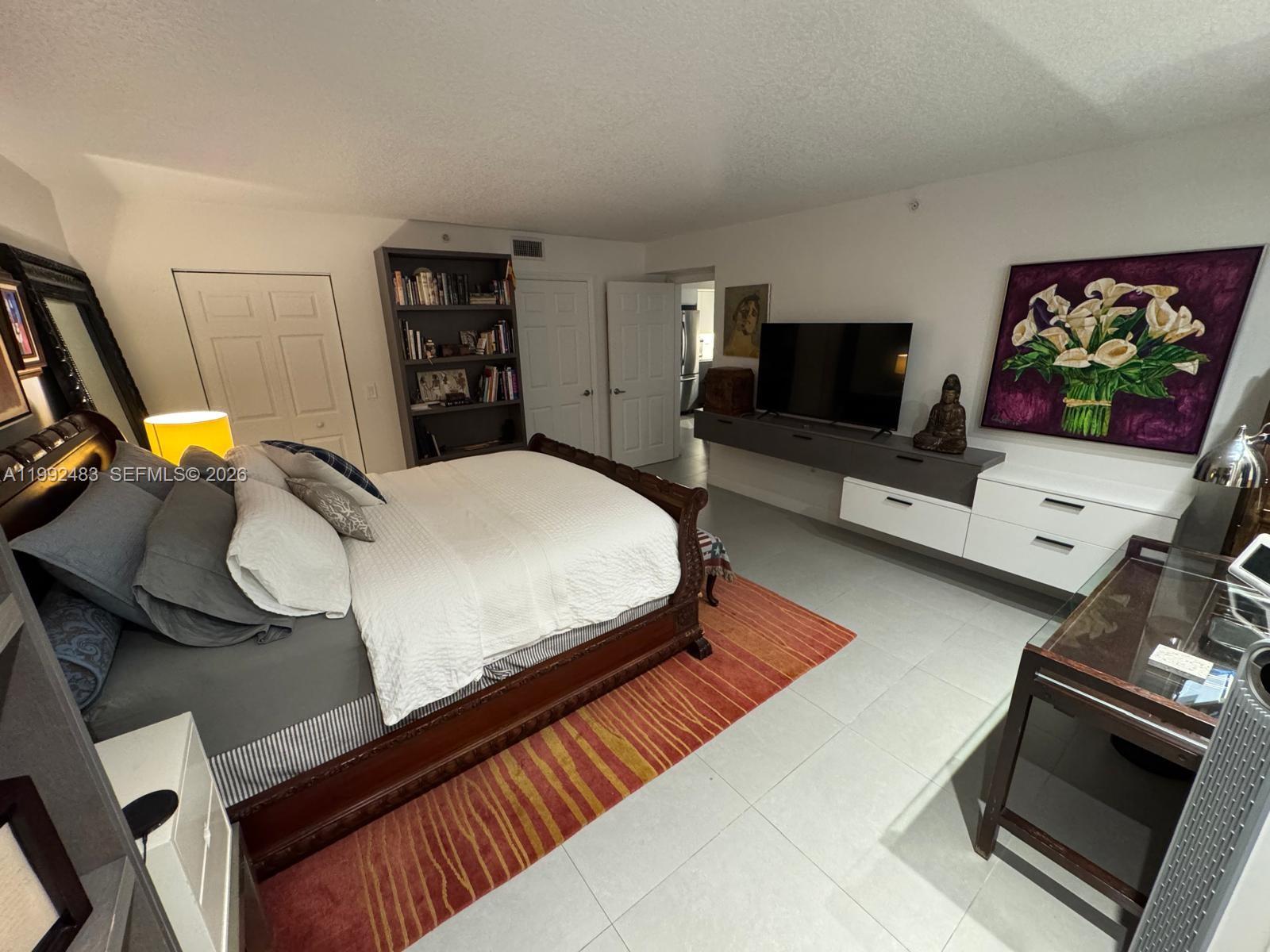 THE ASTON CONDO - Residential