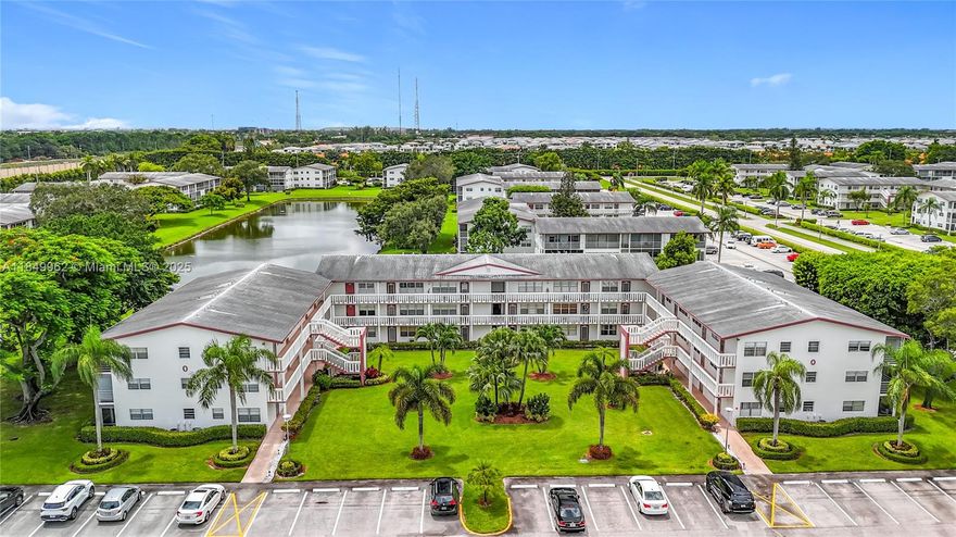 WONDERFUL a tastefully updated 1-bedroom, 1.5-bath residence located in the heart of Boca Raton, an amenity-rich, gated community known for its exceptional security and lifestyle conveniences. Enjoy a refreshed kitchen and bathrooms featuring contemporary finishes and sleek fixtures, and fresh paint.
This clean and well-maintained unit offers a comfortable, new A/C.
- Immaculate Condition: 24/7 gated security. Resort-style amenities, including pools, fitness centers, tennis courts, and a clubhouse, access to local shopping, dining, and major highways.
