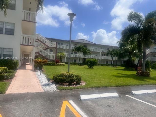 WONDERFUL a tastefully updated 1-bedroom, 1.5-bath residence located in the heart of Boca Raton, an amenity-rich, gated community known for its exceptional security and lifestyle conveniences. Enjoy a refreshed kitchen and bathrooms featuring contemporary finishes and sleek fixtures.
This clean and well-maintained unit offers a comfortable A/C new.
- Immaculate Condition: 24/7 gated security. Resort-style amenities, including pools, fitness centers, tennis courts, and a clubhouse, access to local shopping, dining, and major highways.