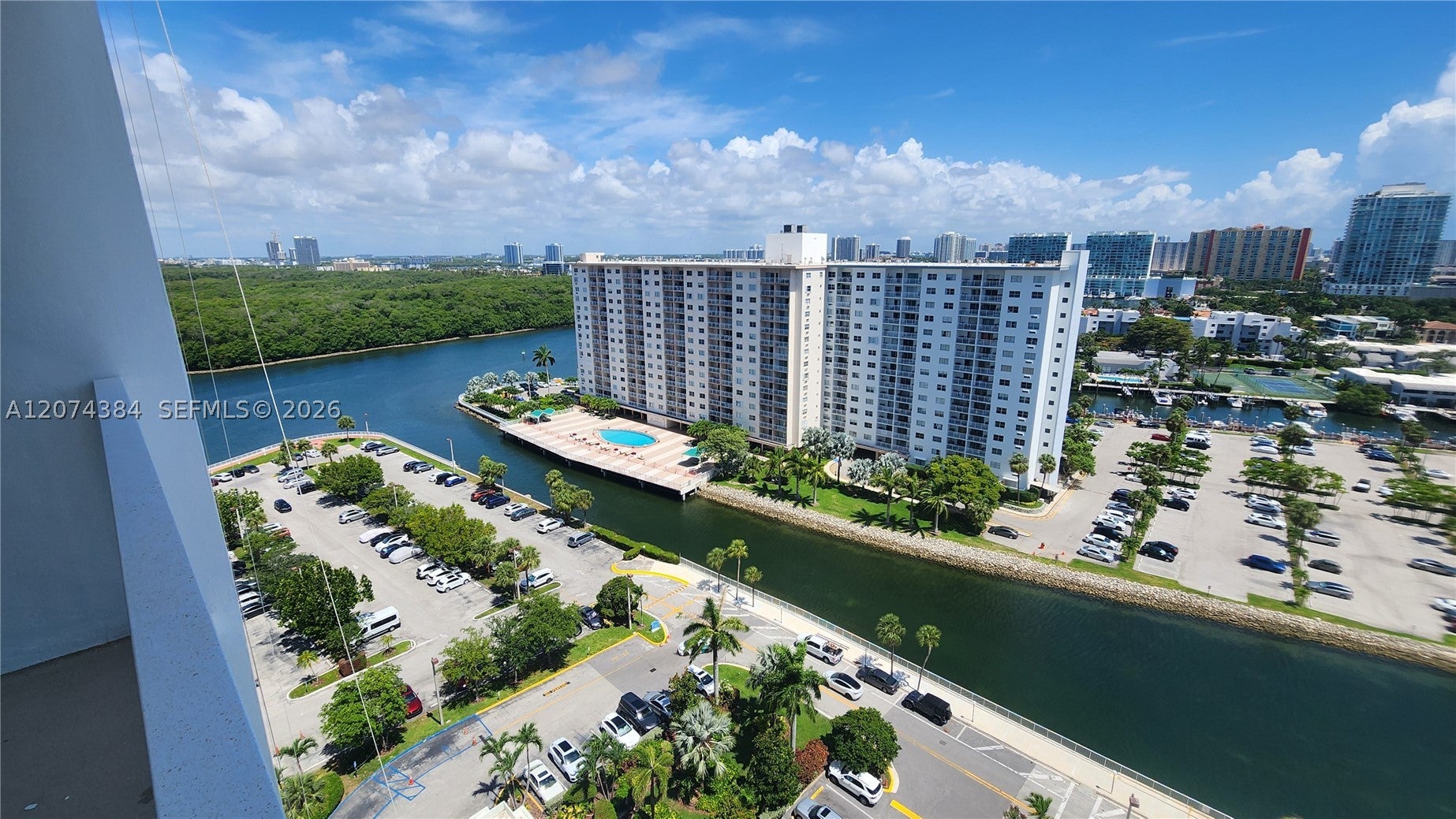 500 Bayview Dr 1725