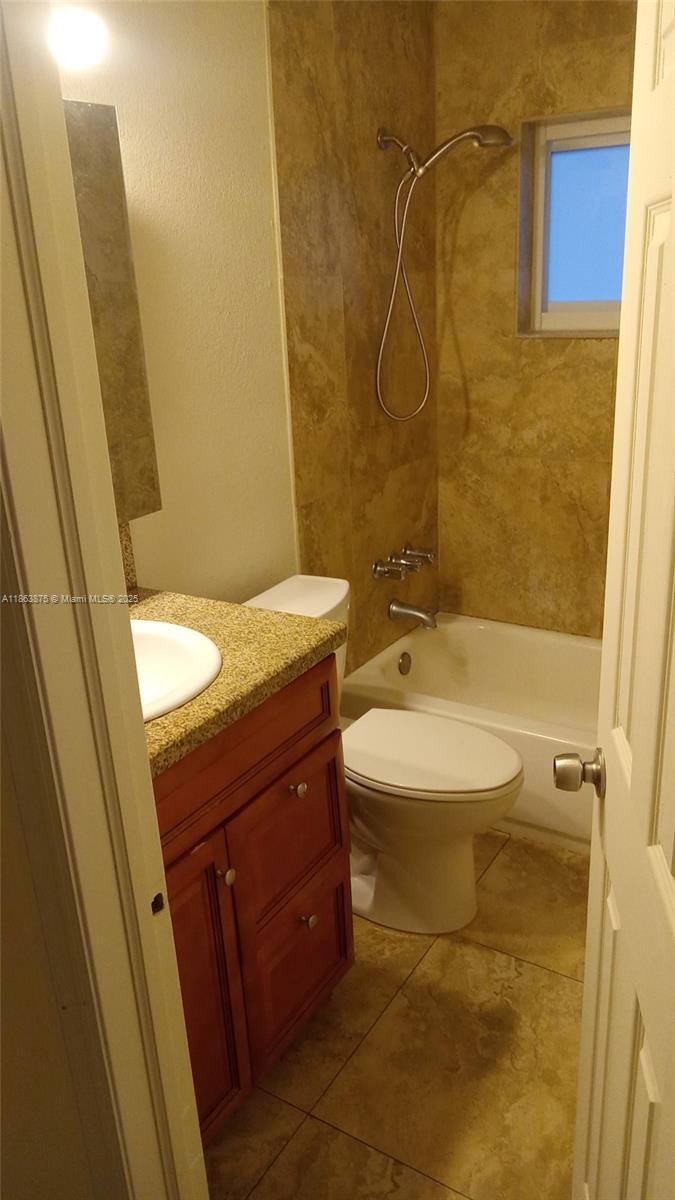 FT LAUDERDALE ESTATES - Residential Income