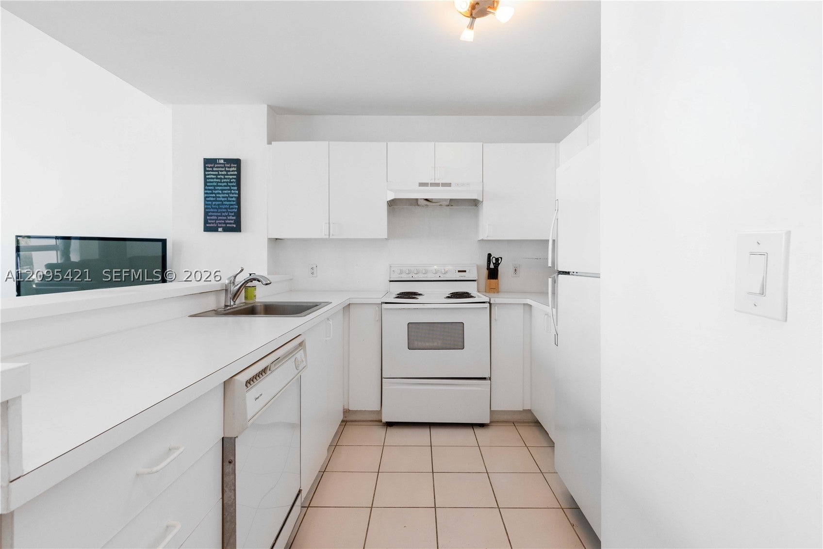 5445 Collins Ave BAY12