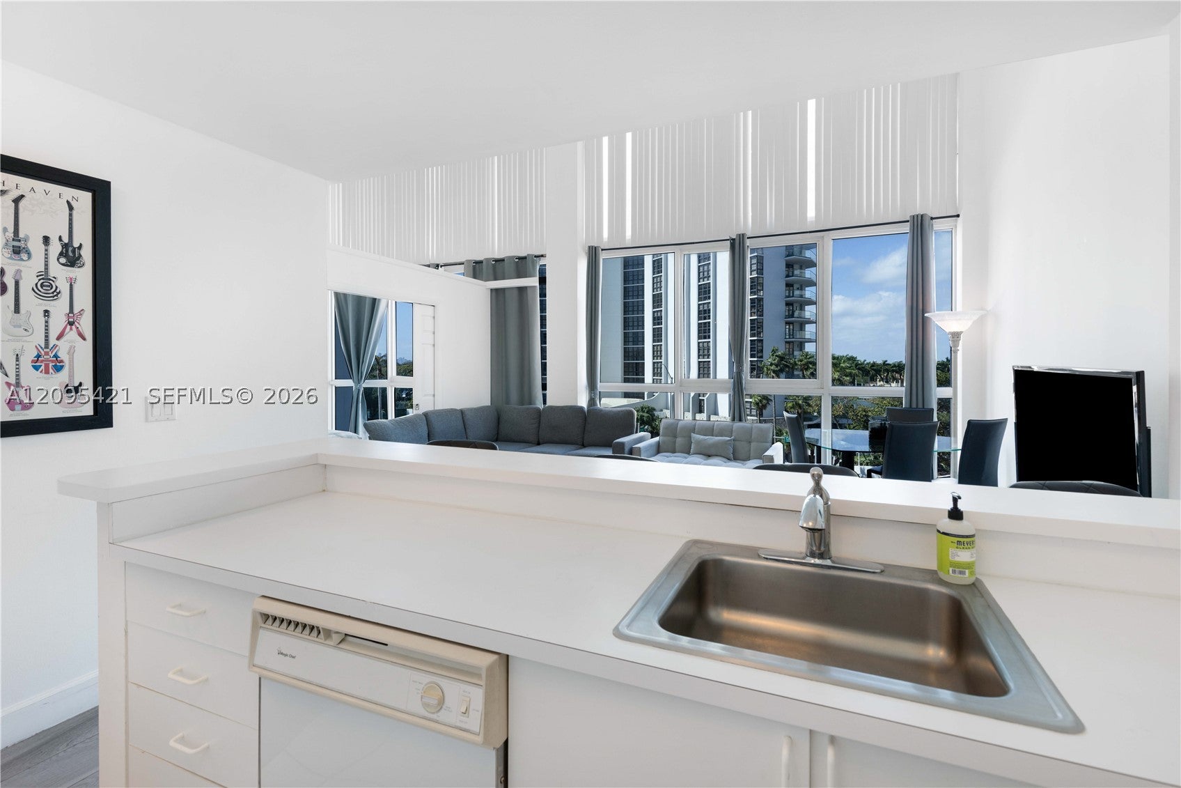 5445 Collins Ave BAY12