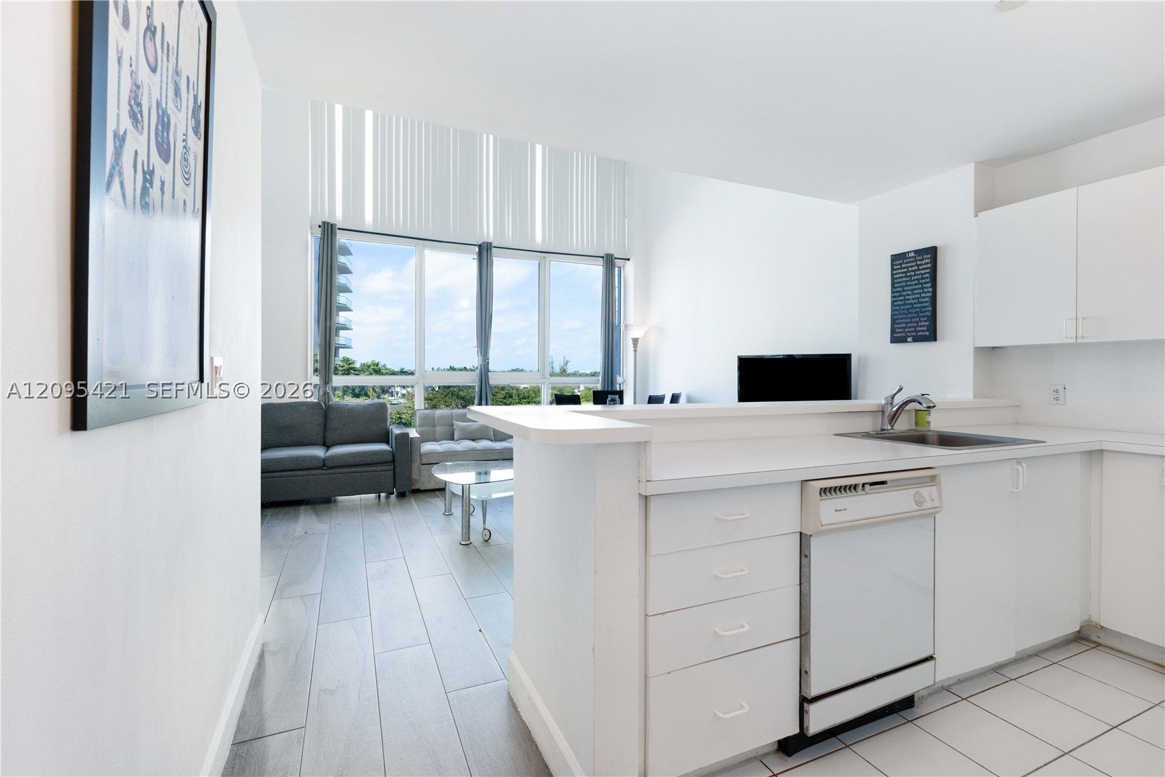 5445 Collins Ave BAY12